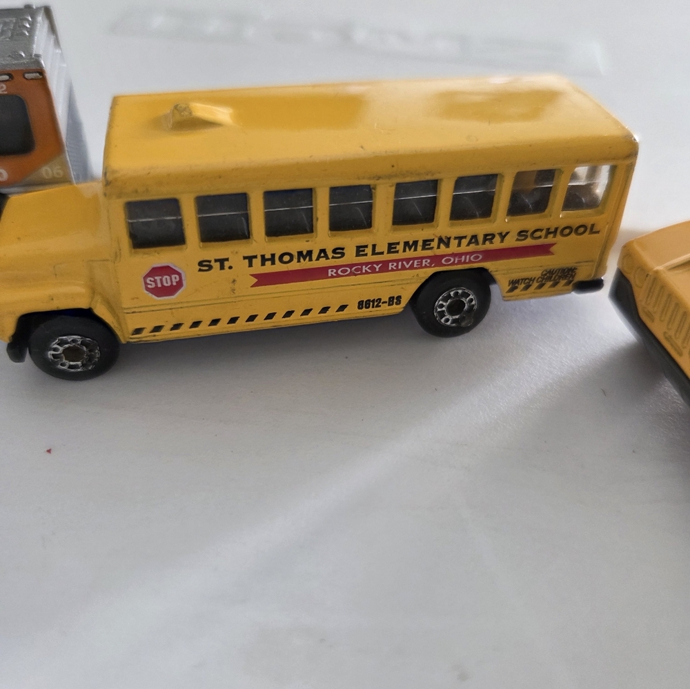 Matchbox Bus Lot - Picture 3 of 8